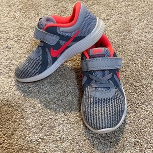 Nike revolution 4s. Size 10 girls